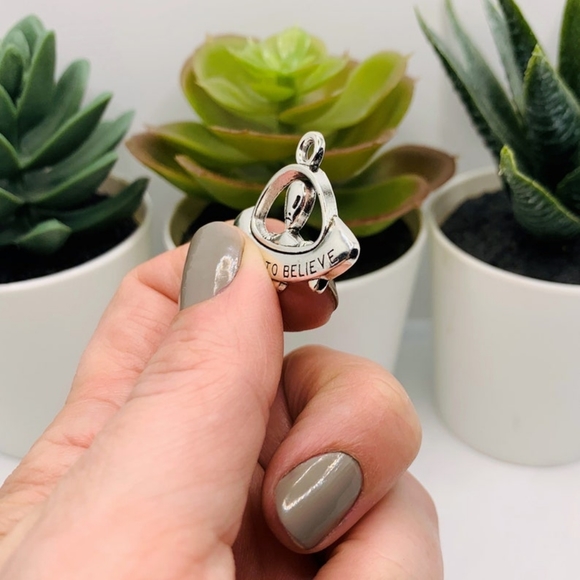 Lot of 2 Alien in UFO Charms I Want To Believe Pendants or earrings X files - Picture 4 of 5